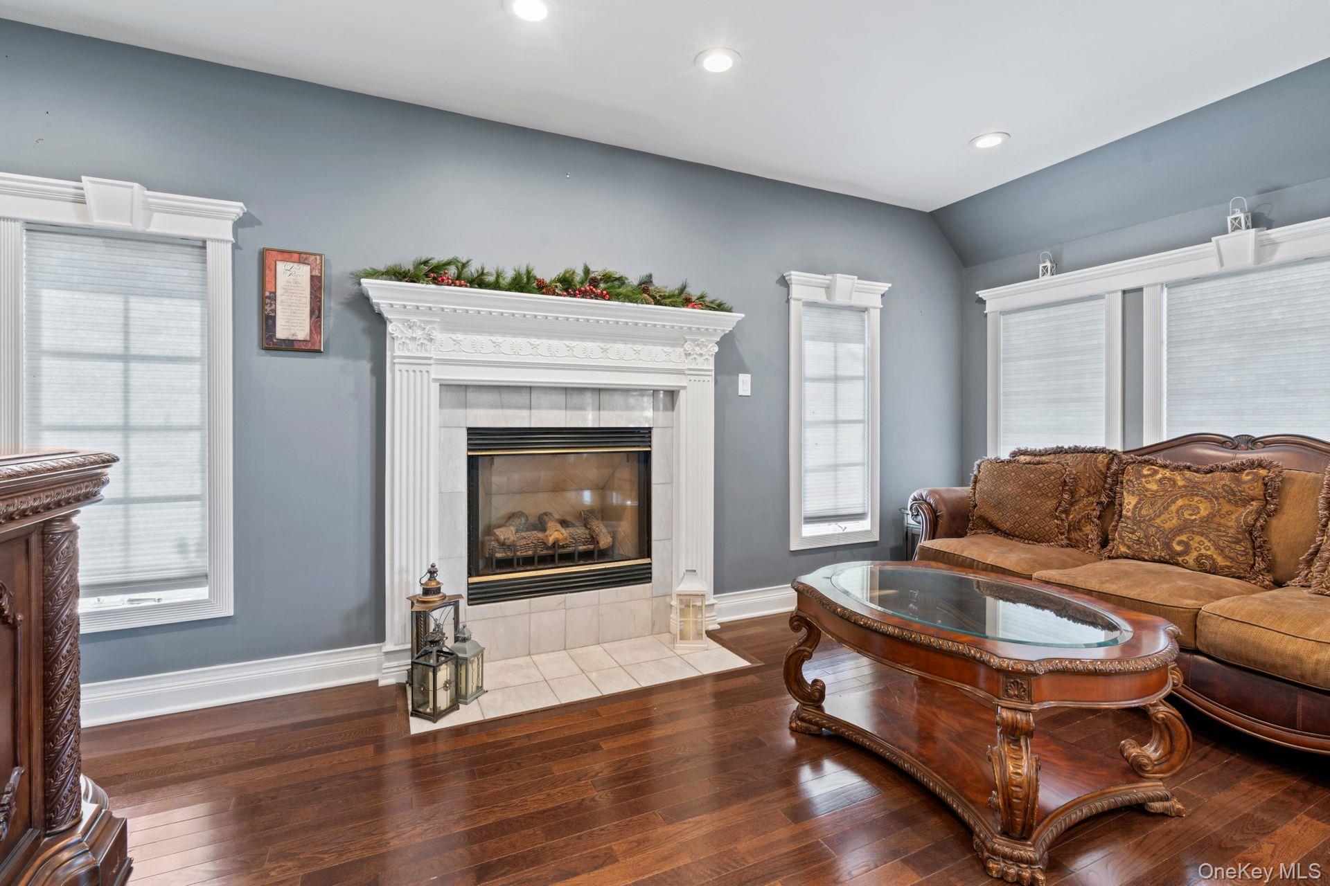 Islip Terrace, New York 11752, United States, 4 Bedrooms Bedrooms, ,3 BathroomsBathrooms,Residential,Active,201992