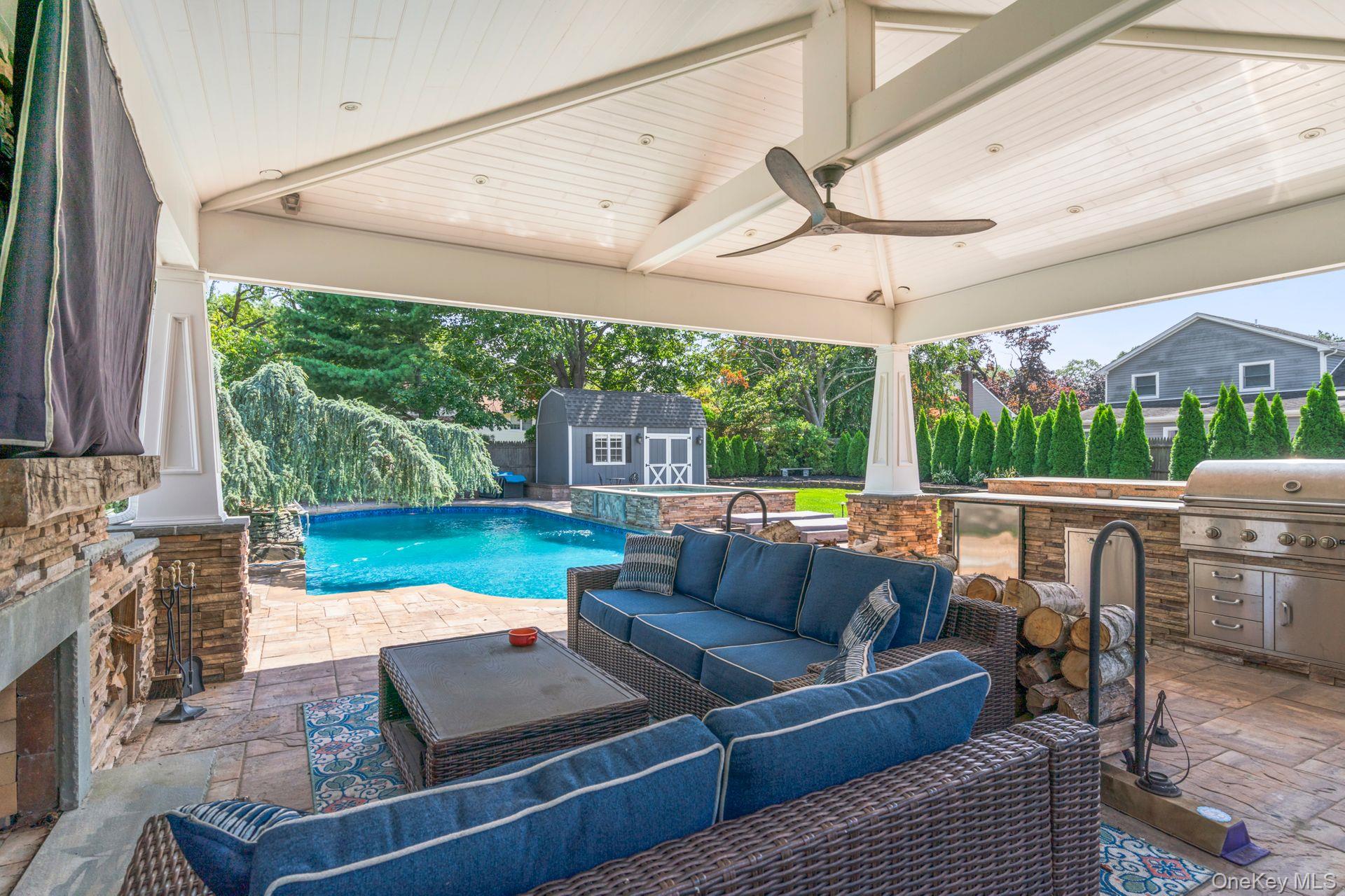 Islip Terrace, New York 11752, United States, 4 Bedrooms Bedrooms, ,3 BathroomsBathrooms,Residential,Active,201992