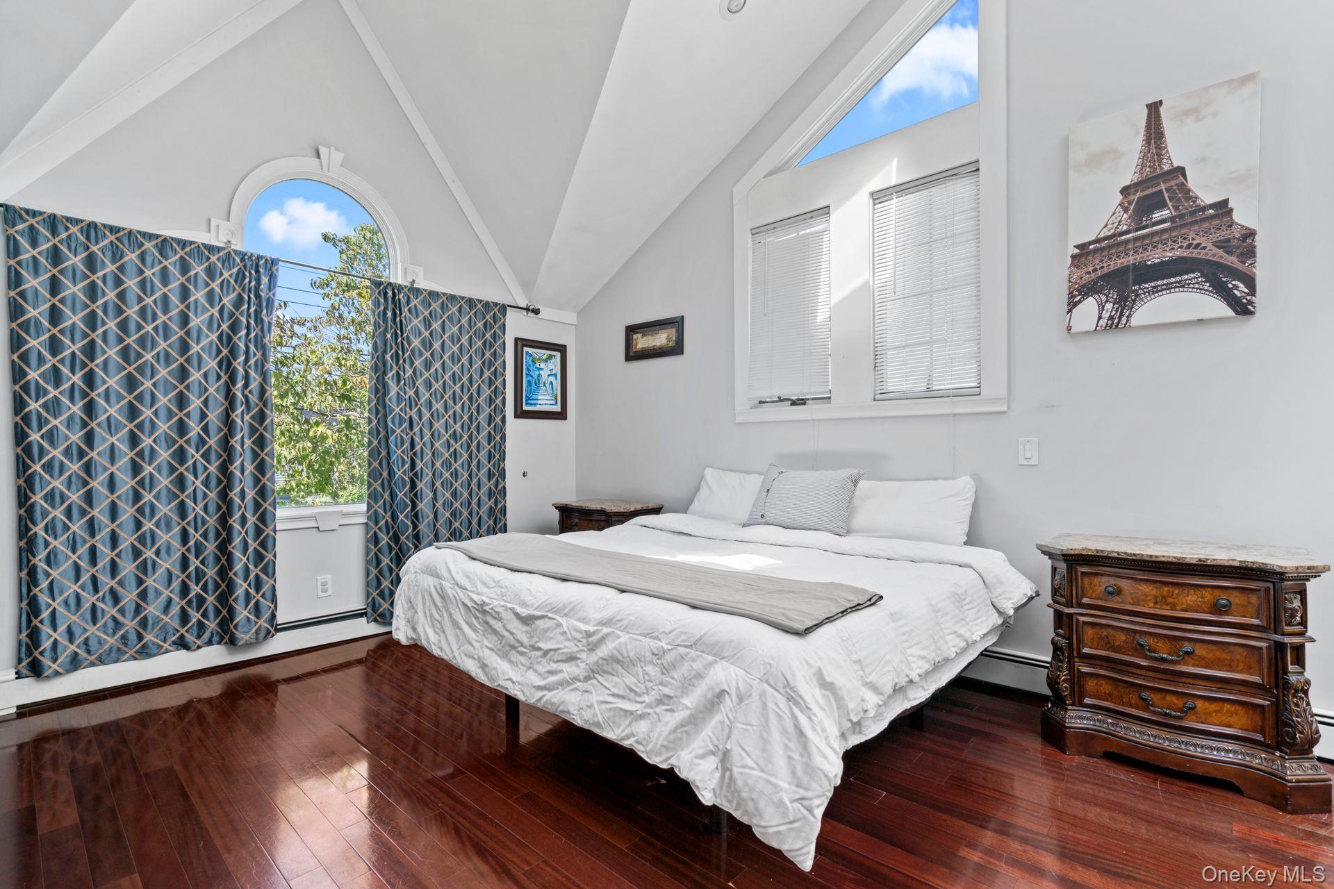 Islip Terrace, New York 11752, United States, 4 Bedrooms Bedrooms, ,3 BathroomsBathrooms,Residential,Active,201992