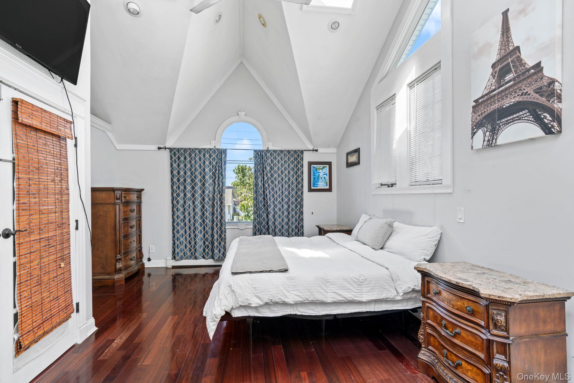 Islip Terrace, New York 11752, United States, 4 Bedrooms Bedrooms, ,3 BathroomsBathrooms,Residential,Active,201992