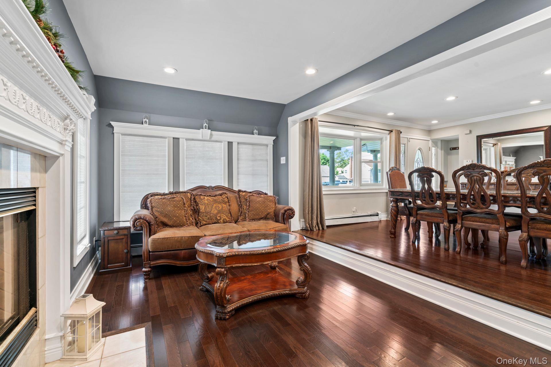 Islip Terrace, New York 11752, United States, 4 Bedrooms Bedrooms, ,3 BathroomsBathrooms,Residential,Active,201992