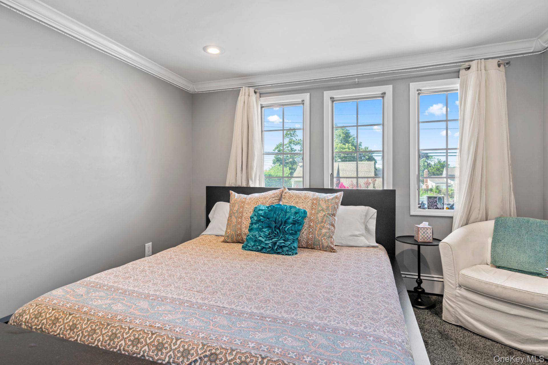 Islip Terrace, New York 11752, United States, 4 Bedrooms Bedrooms, ,3 BathroomsBathrooms,Residential,Active,201992