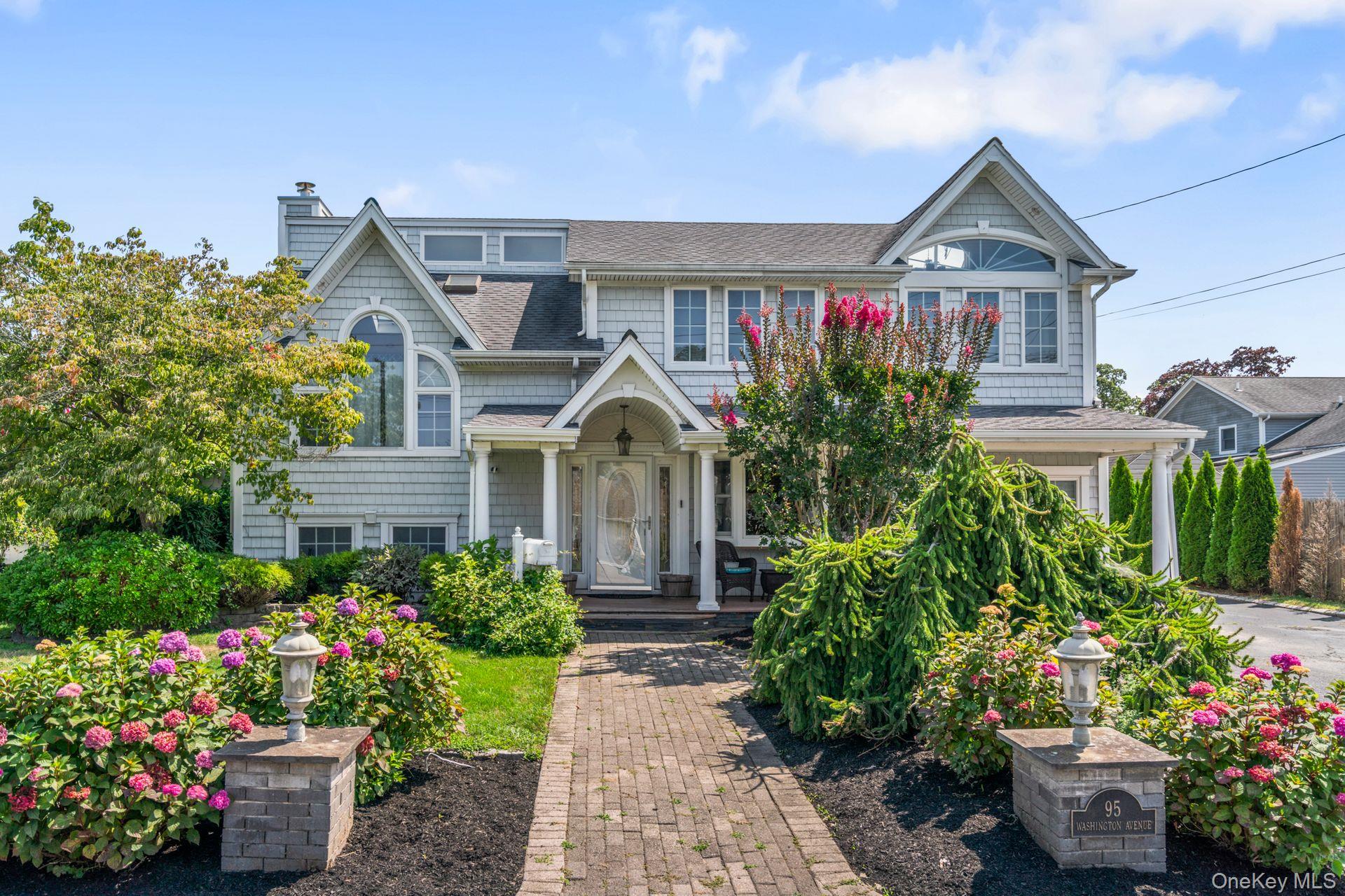 Islip Terrace, New York 11752, United States, 4 Bedrooms Bedrooms, ,3 BathroomsBathrooms,Residential,Active,201992