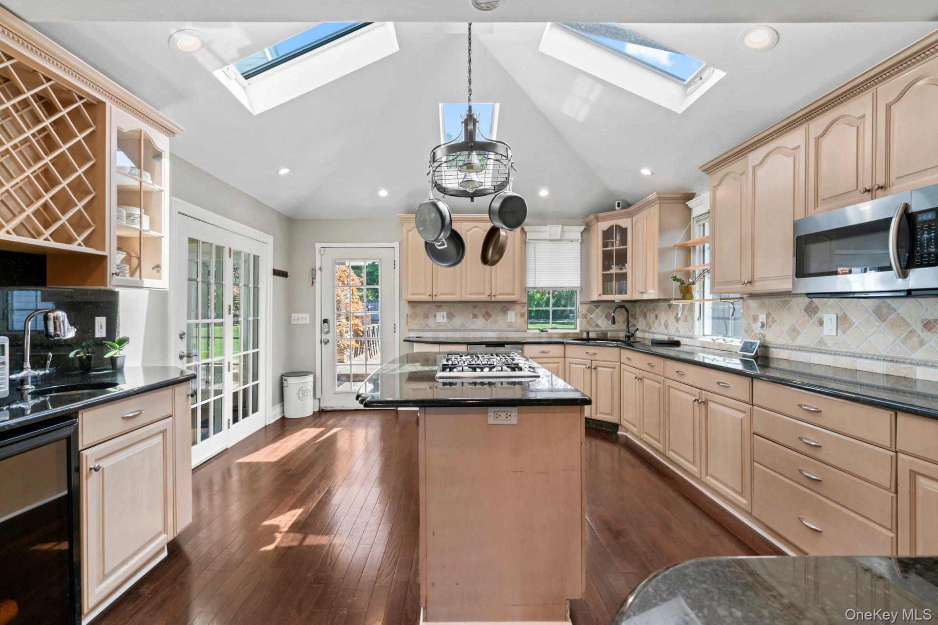 Islip Terrace, New York 11752, United States, 4 Bedrooms Bedrooms, ,3 BathroomsBathrooms,Residential,Active,201992