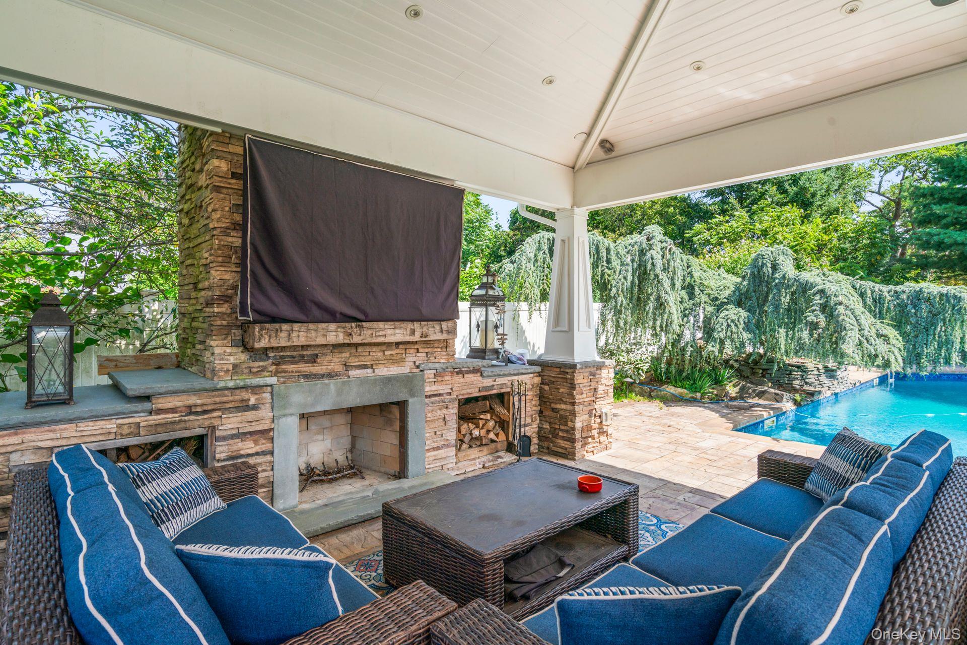 Islip Terrace, New York 11752, United States, 4 Bedrooms Bedrooms, ,3 BathroomsBathrooms,Residential,Active,201992