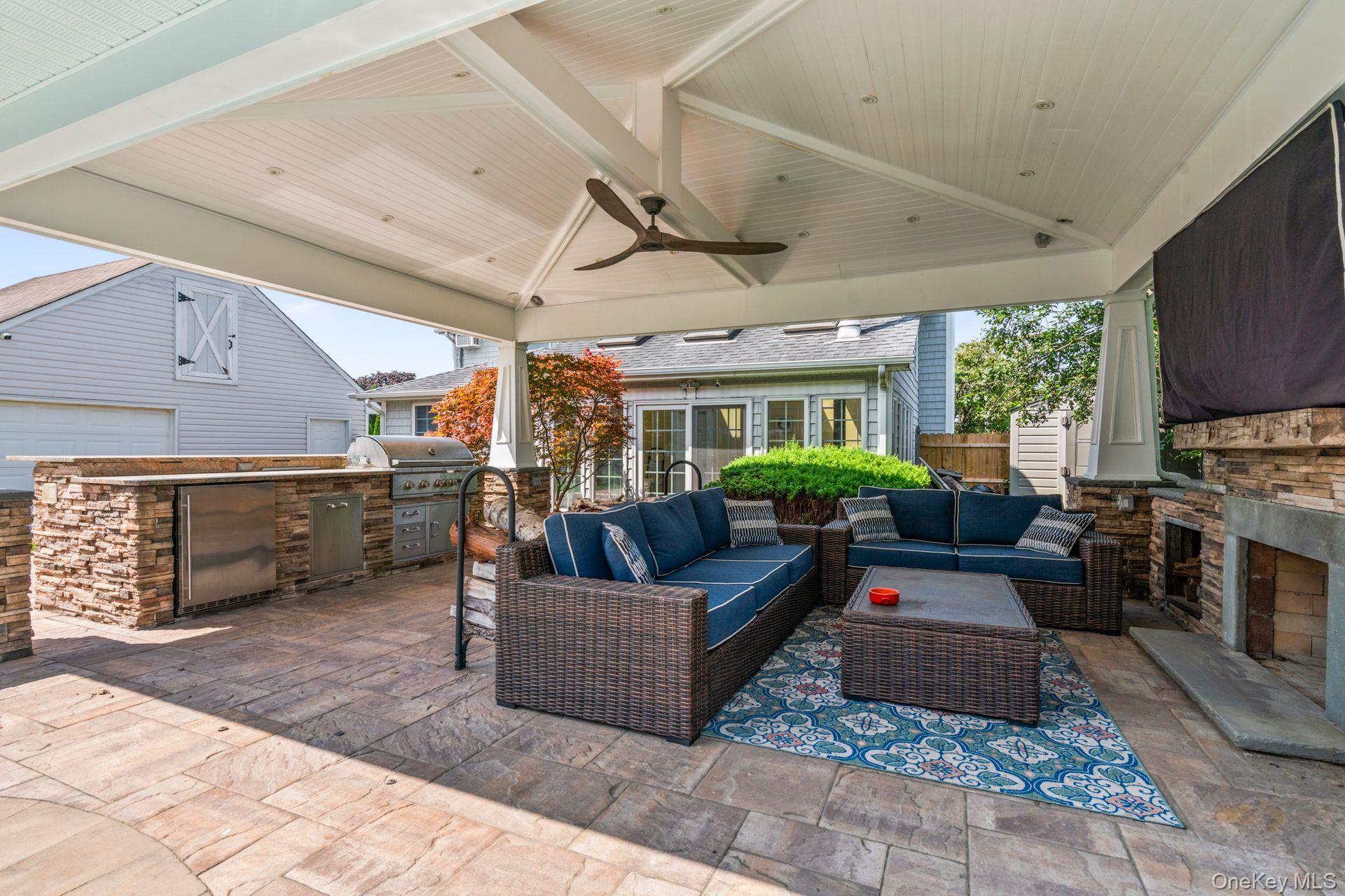 Islip Terrace, New York 11752, United States, 4 Bedrooms Bedrooms, ,3 BathroomsBathrooms,Residential,Active,201992