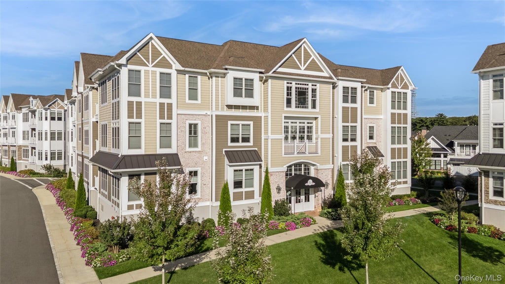Photo of 20305 Aspenwood Drive #20305, Plainview, NY 11803 (MLS # 1057136)