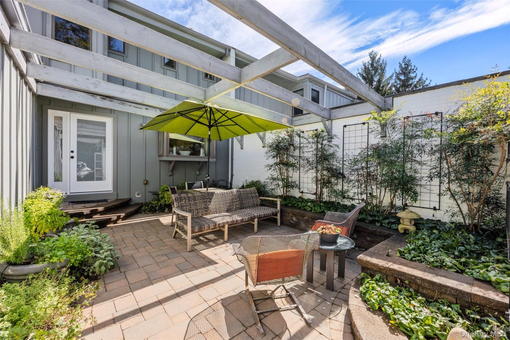 Photo of 55 Rockledge Path, Port Jefferson, NY 11777 (MLS # 1058341)