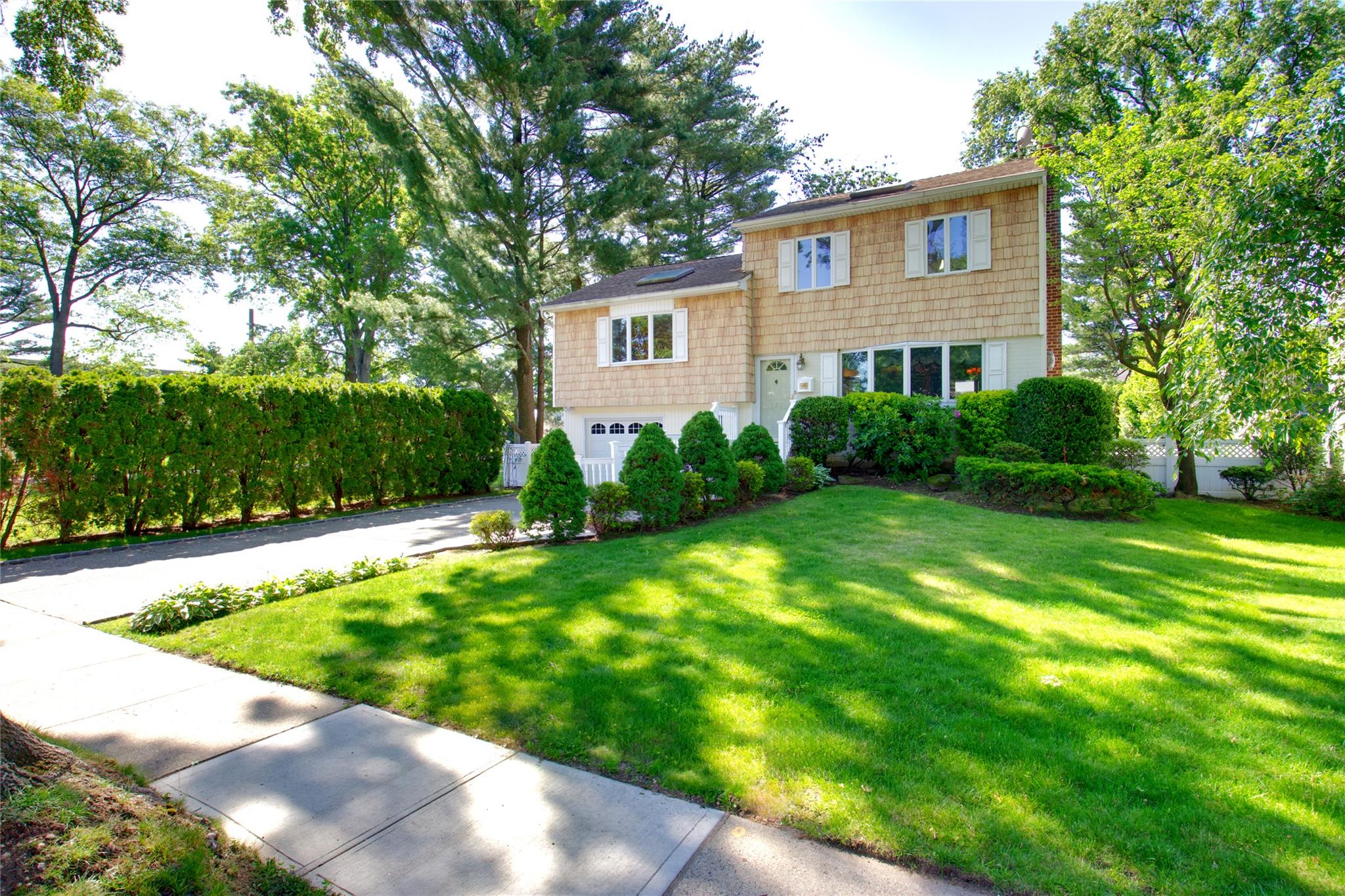 172 Brook Street, Garden City, New York image 2