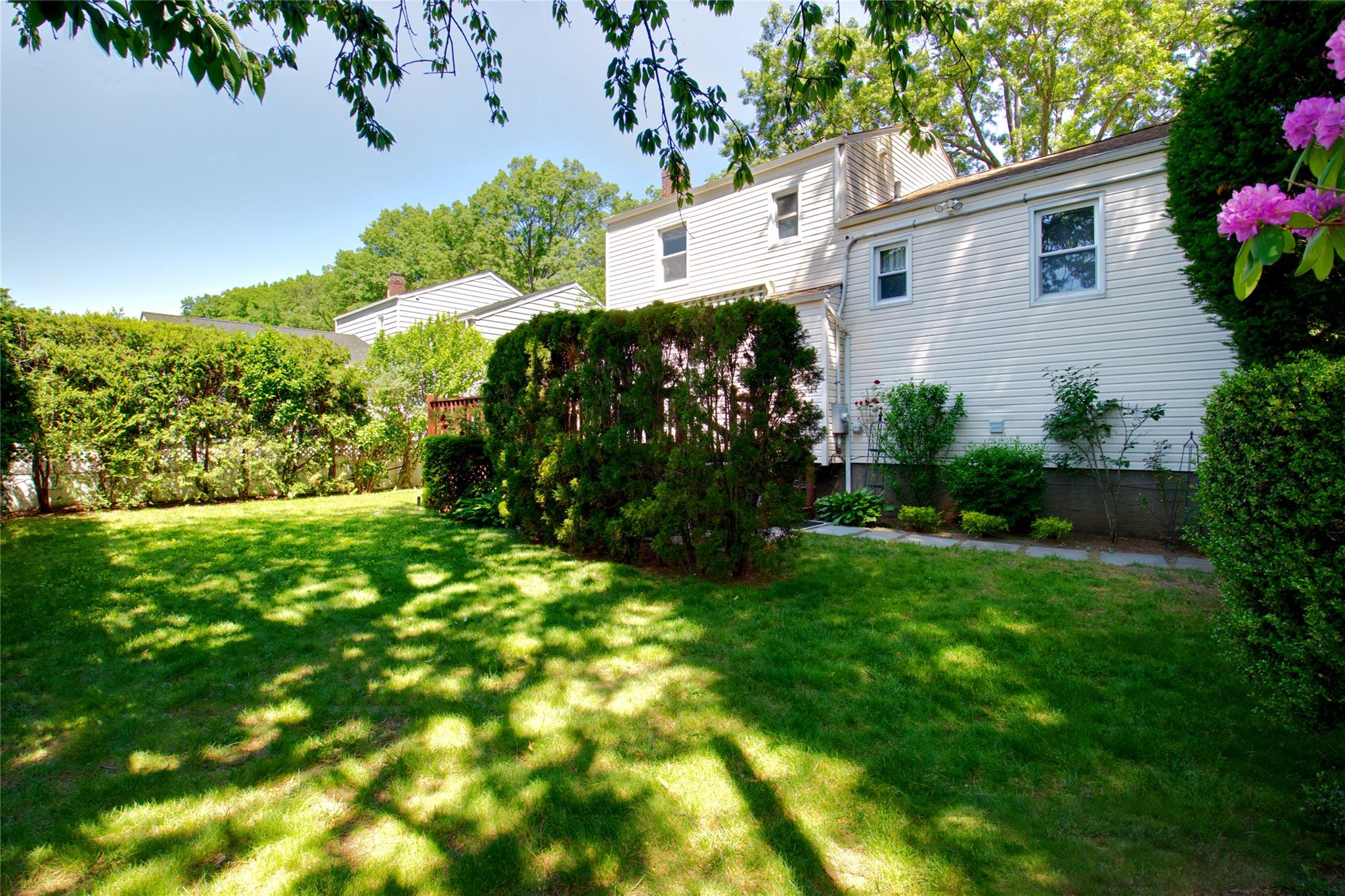172 Brook Street, Garden City, New York image 21