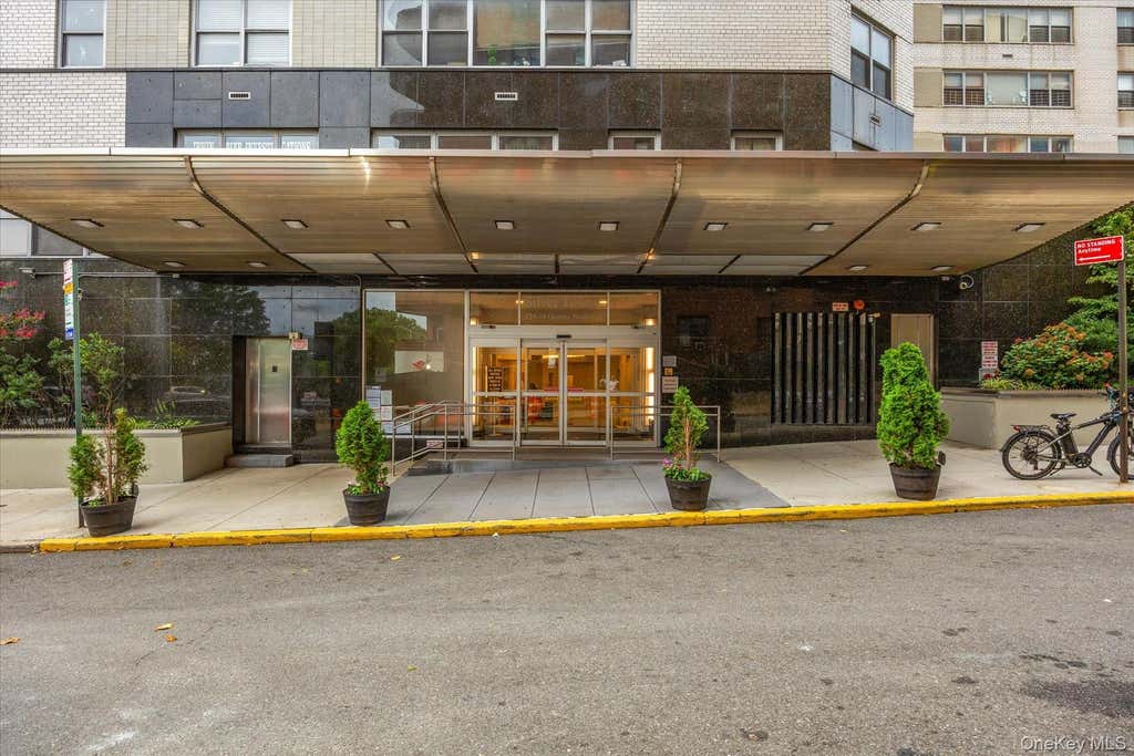 Photo of 125-10 Queens Boulevard #716, Kew Gardens, NY 11415 (MLS # 1036694)