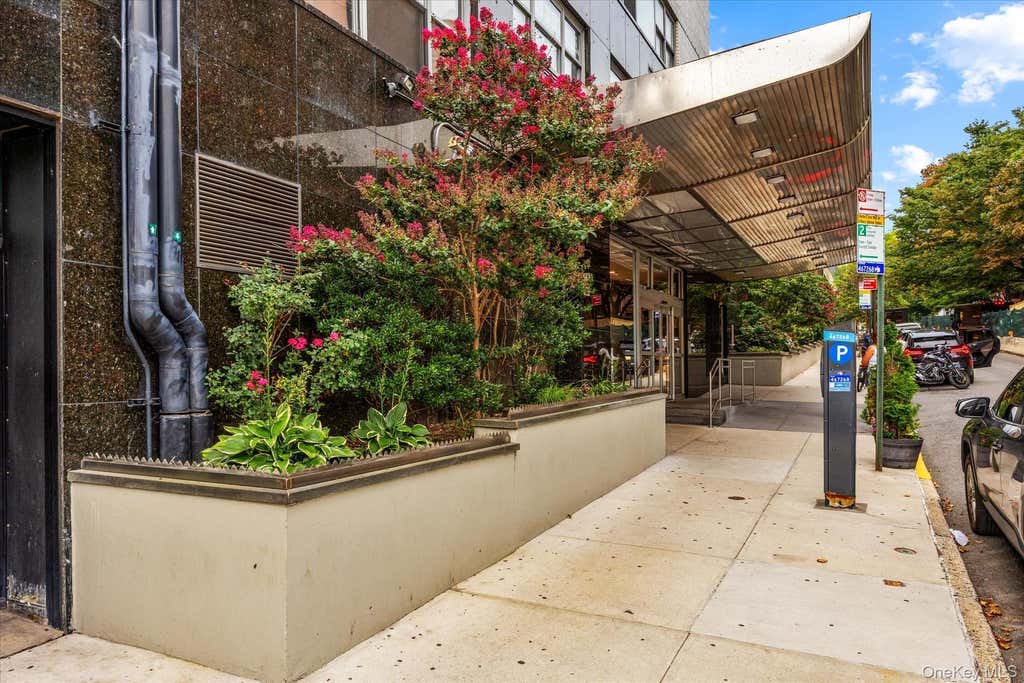 Photo of 125-10 Queens Boulevard #716, Kew Gardens, NY 11415 (MLS # 1036694)