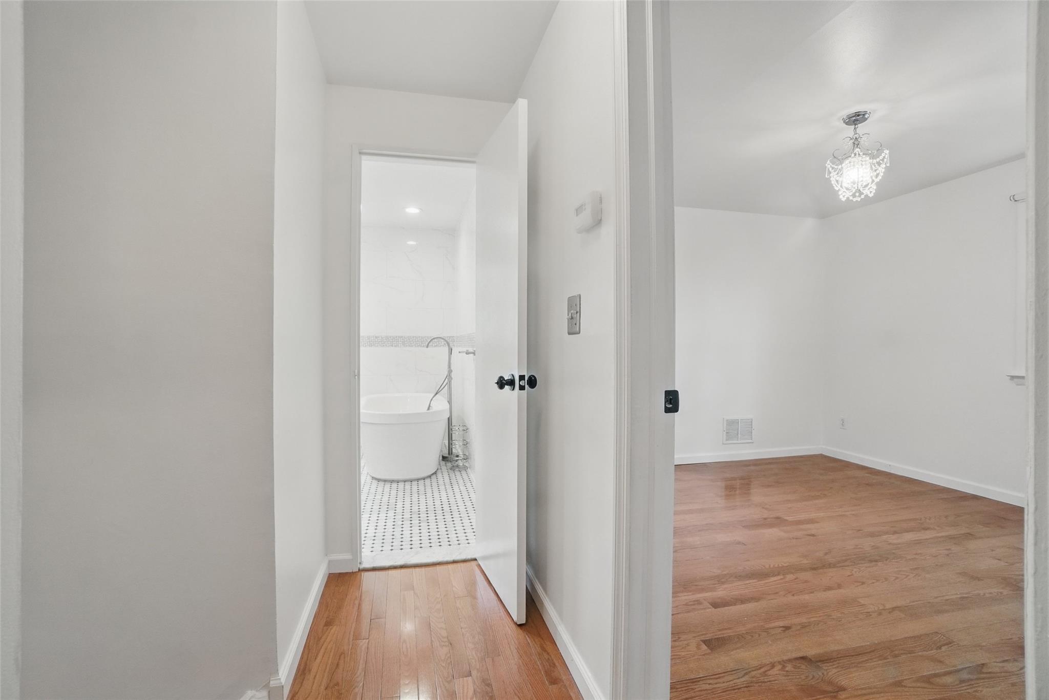 53 Seton Drive, New Rochelle, New York image 27