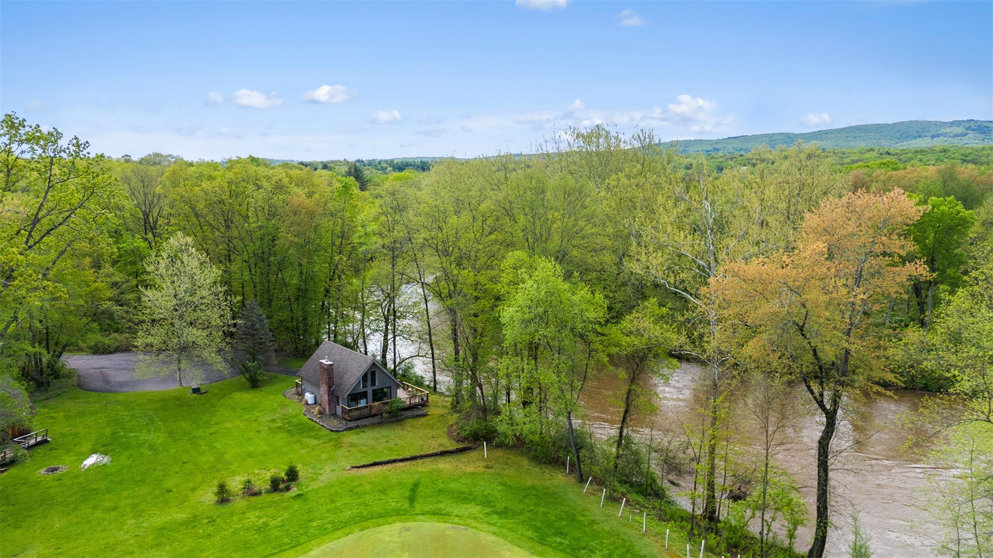 Stone Dock Road, High Falls, New York - 2 Bedrooms  
1 Bathrooms  
5 Rooms - 