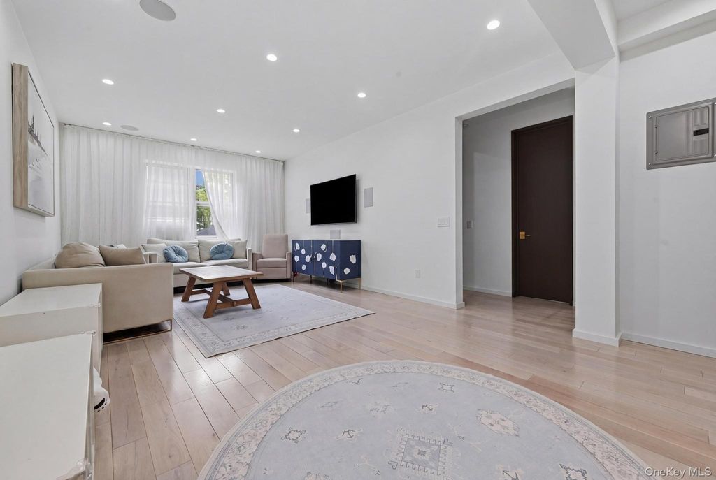 Photo of 1500 Ocean Parkway #1A, Brooklyn, NY 11230 (MLS # 992149)