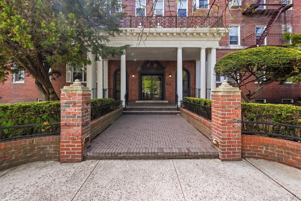 Photo of 1500 Ocean Parkway #1A, Brooklyn, NY 11230 (MLS # 992149)