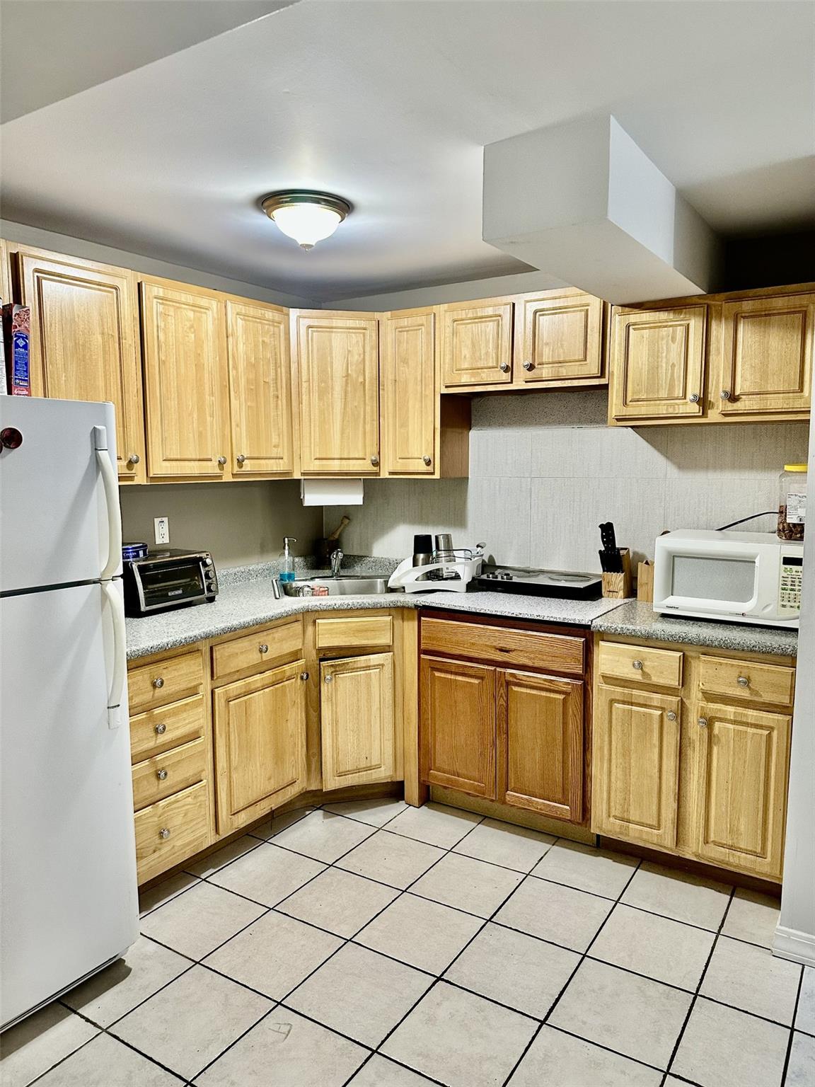 338 Balcom Avenue, Bronx, New York image 10