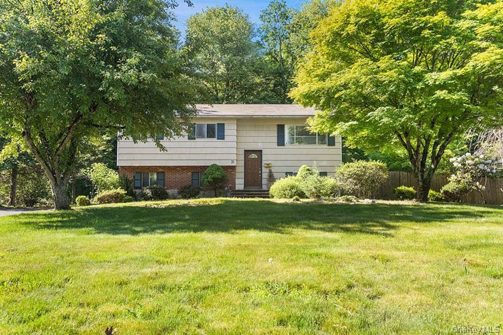 Photo of 31 Amarillo Drive, Nanuet, NY 10954 (MLS # 1006947)