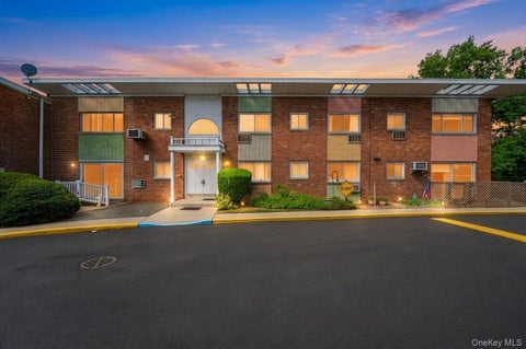 Condo For Sale - 263 N Newbridge Road<br/> Nassau County, Levittown, NY 11756