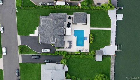 Photo of 31 Shoal Drive, West Islip, NY 11795 (MLS # 986103)