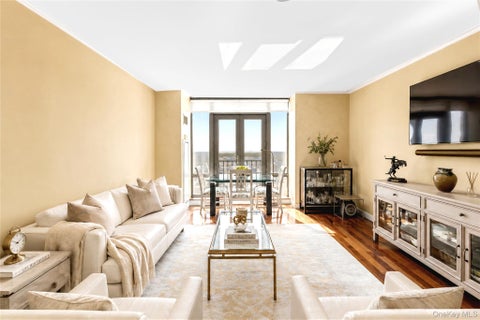 Condo For Sale - 10 City Place #PH2C<br/> White Plains, NY 10601