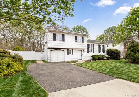 Homes For Sale - 7 Mount Mckinley Avenue<br/> Farmingville, NY 11738