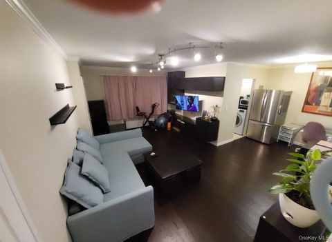 17-52 166th 4-193 Whitestone NY 11357