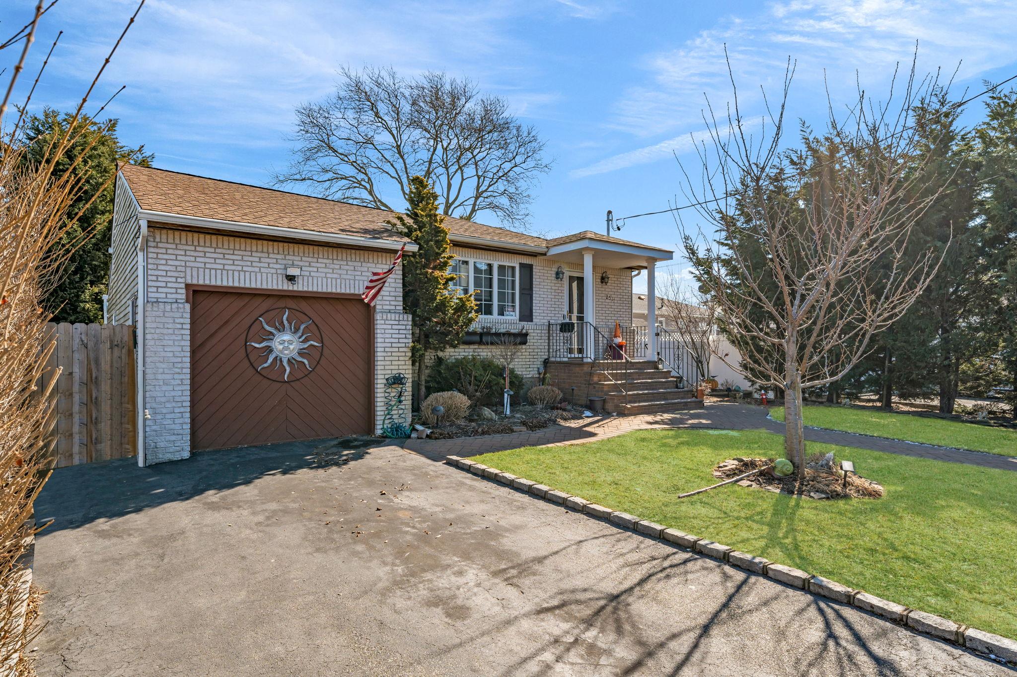 2511 Neptune Avenue, Seaford, New York image 3