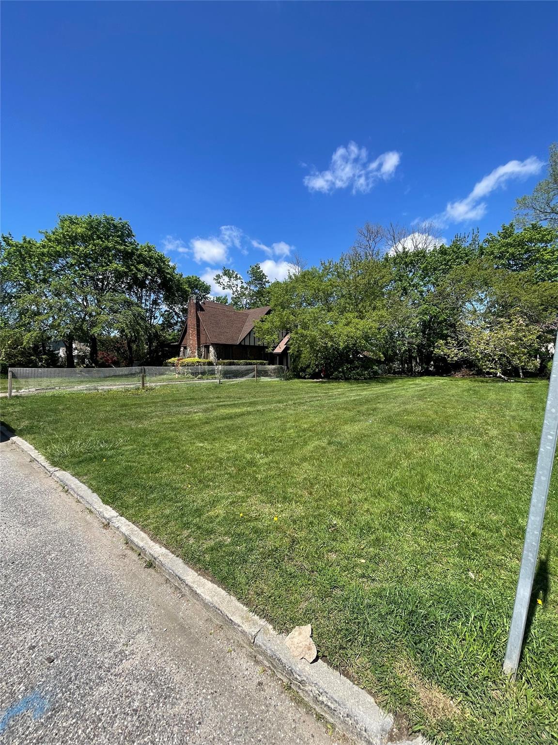 Sunset Road, Bay Shore, New York image 4