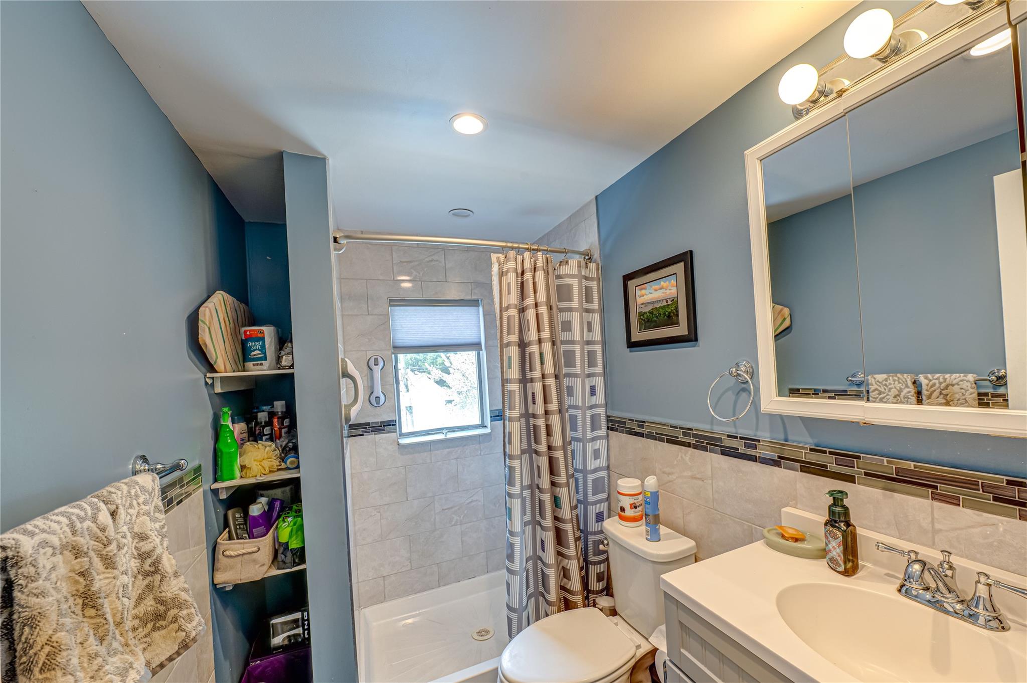 46 Stone Lane, Levittown, New York image 16