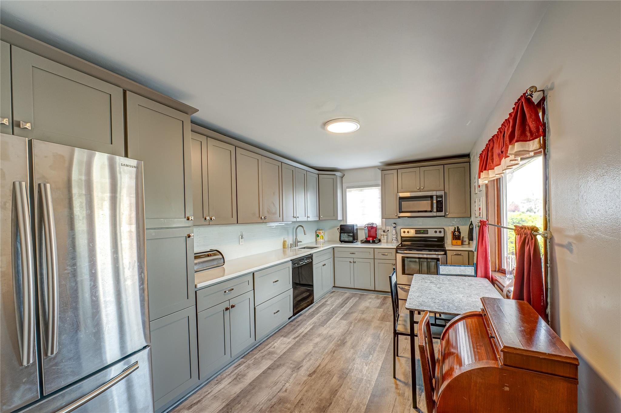 46 Stone Lane, Levittown, New York image 5