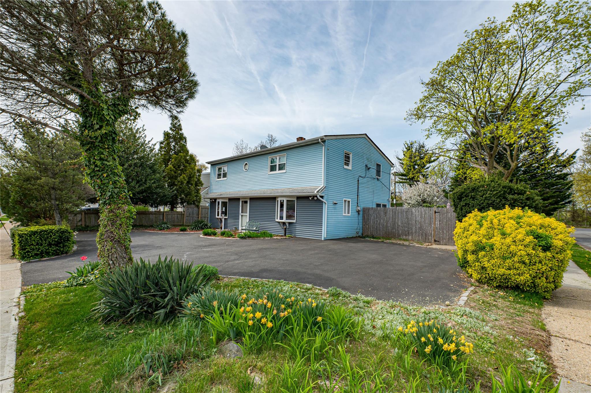 46 Stone Lane, Levittown, New York image 2