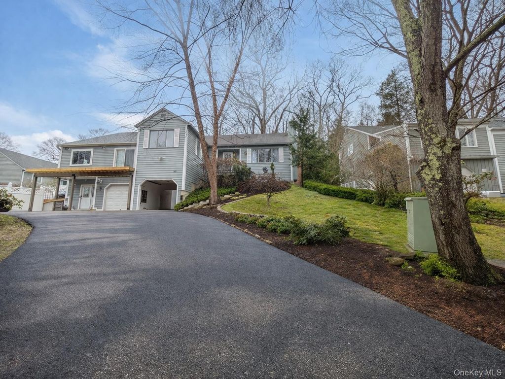 Photo of 39 Park Road, Goldens Bridge, NY 10526 (MLS # 980249)