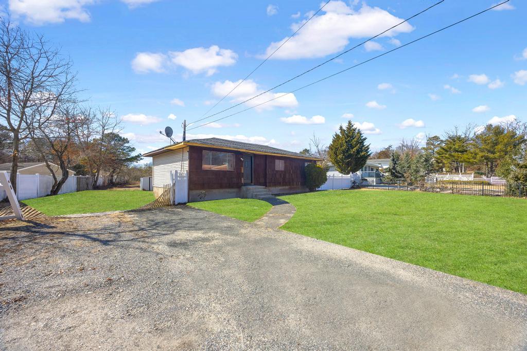 1068 Connetquot Avenue, Central Islip, New York image 1
