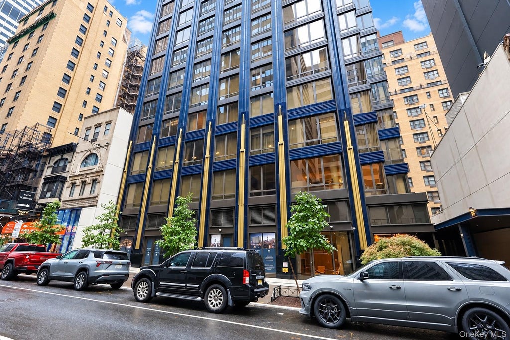 Photo of 135 E 47th Street #22F, New York (Manhattan), NY 10017 (MLS # 1053585)
