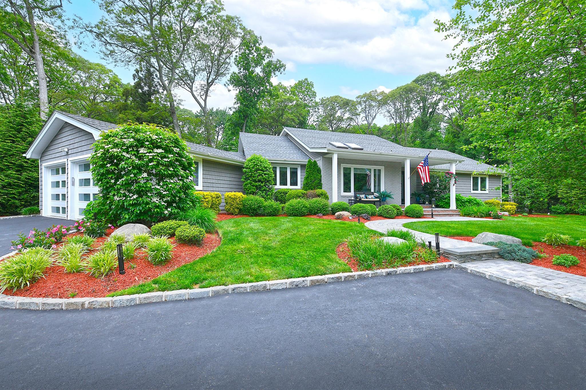 47 Wilmington Drive, Melville, New York image 1
