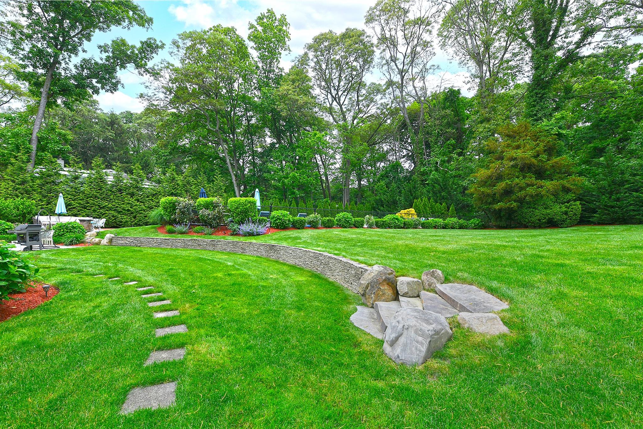 47 Wilmington Drive, Melville, New York image 38