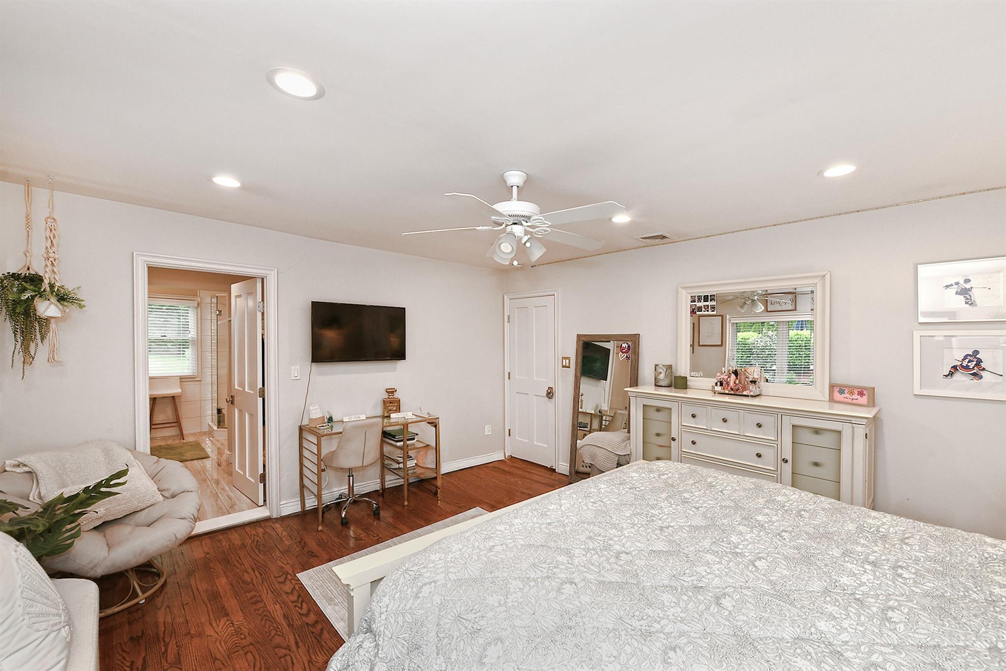 47 Wilmington Drive, Melville, New York image 21