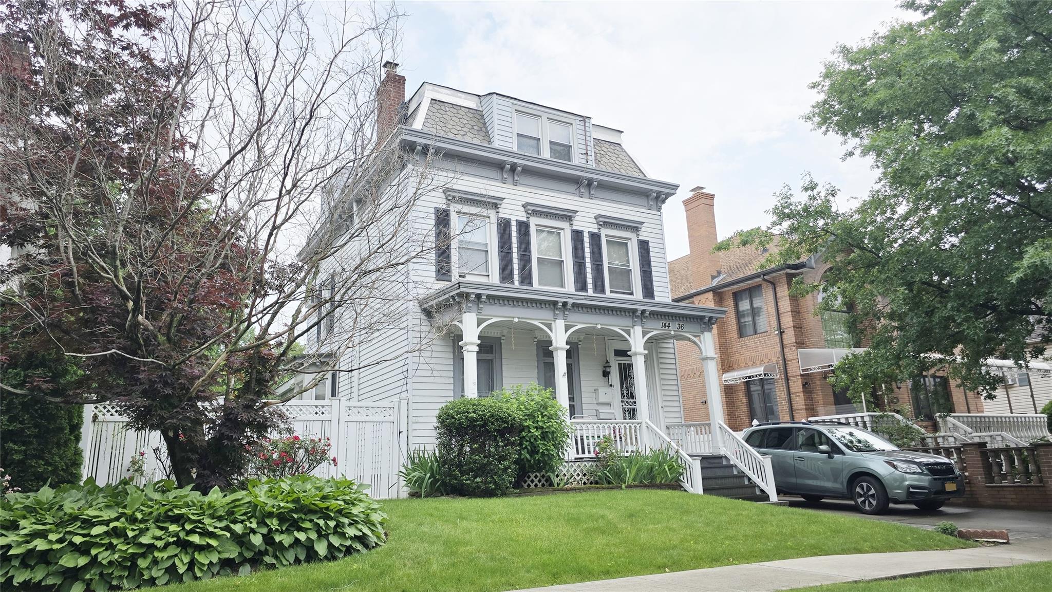 32nd Avenue, Flushing, Queens, NY - 4 Bedrooms  
2 Bathrooms  
7 Rooms - 