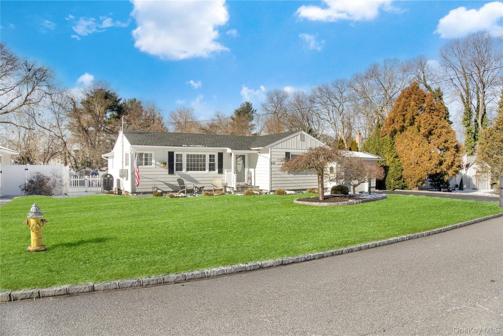 Photo of 214 Avenue A, Ronkonkoma, NY 11779 (MLS # 958398)