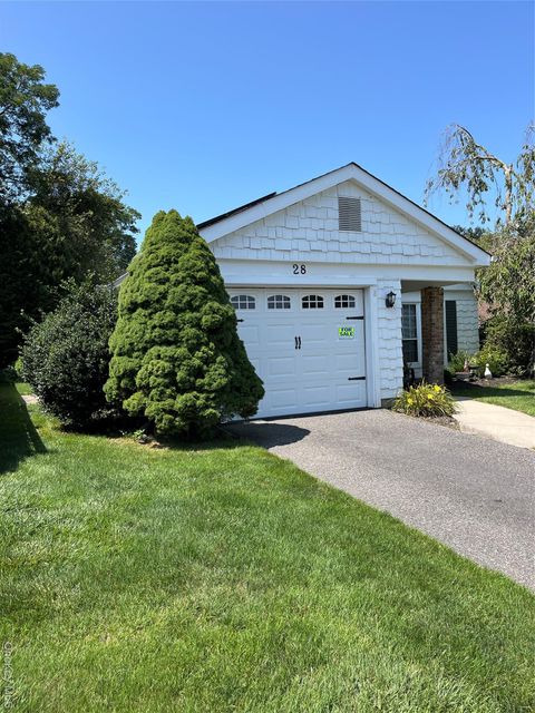 Photo of 28 Kingston Drive, Ridge, NY 11961 (MLS # 898968)