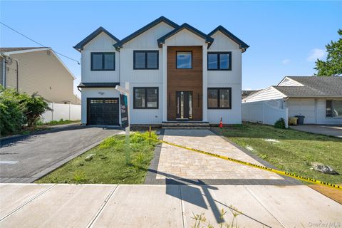 11 Vernon Street Plainview NY 11023