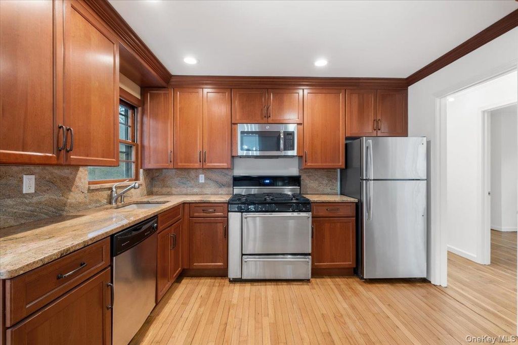 Photo of 171 Norman Road, New Rochelle, NY 10804 (MLS # 946595)