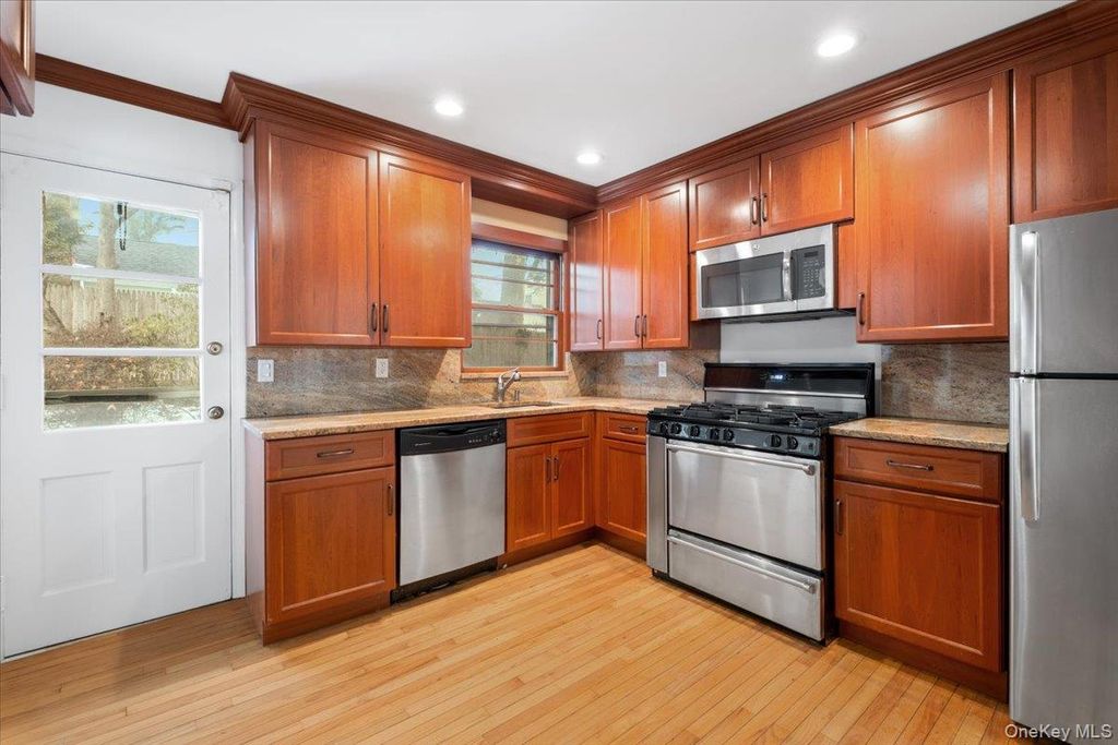 Photo of 171 Norman Road, New Rochelle, NY 10804 (MLS # 946595)