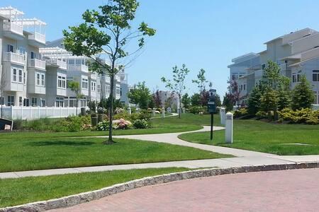Rental Property at Seaspray Avenue, Arverne, Queens, NY - Bedrooms: 2 
Bathrooms: 1 
Rooms: 5  - $2,800 MO.