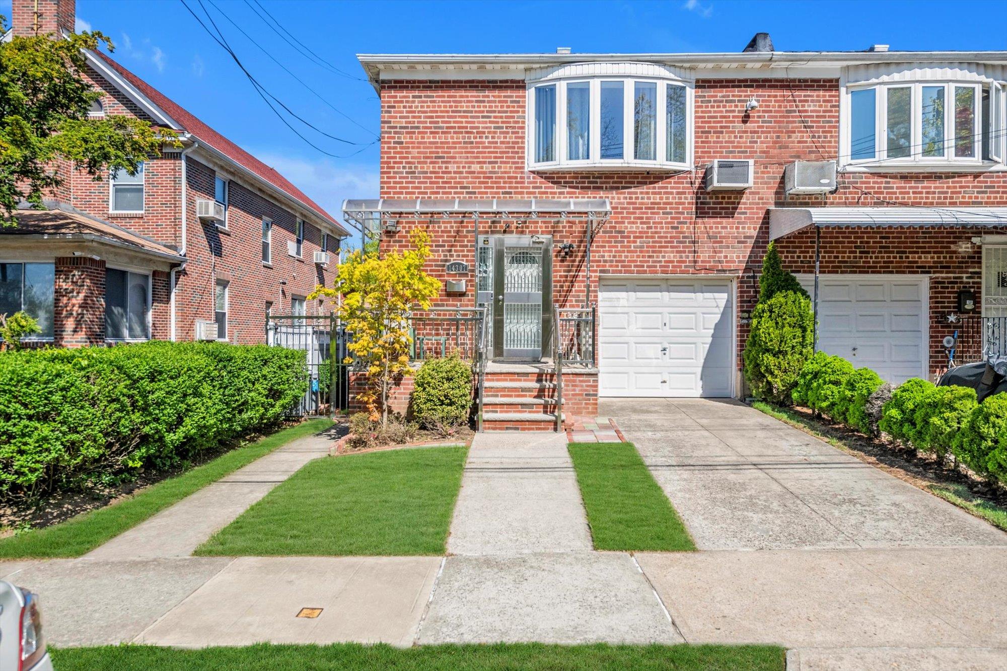 Rose Avenue, Flushing, Queens, NY - 5 Bedrooms  
4 Bathrooms - 
