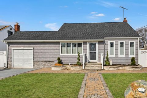 238 35th Street, Babylon, NY 11757 - MLS#: 832499