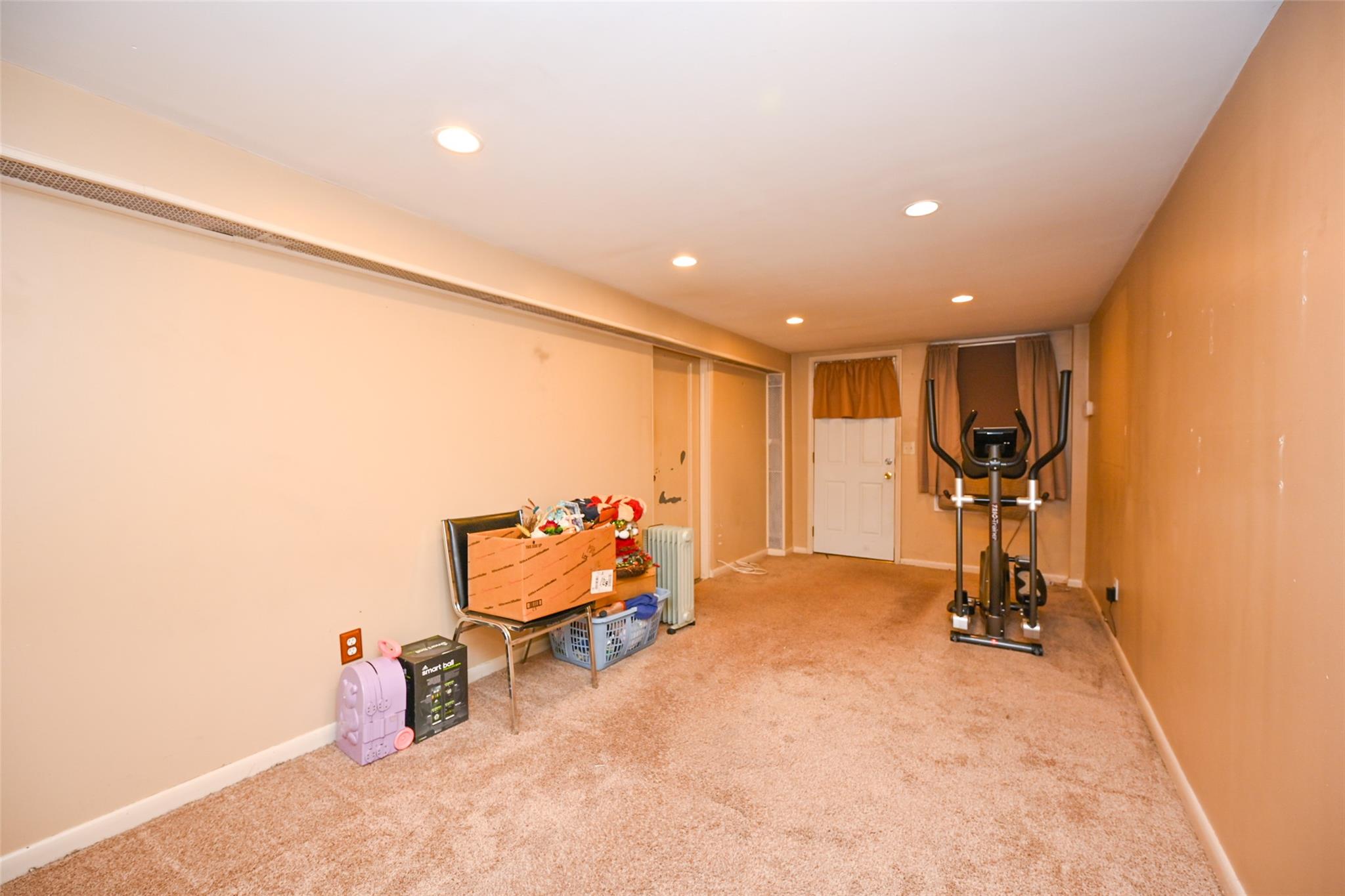 86-28 256 Street, Floral Park, New York image 9