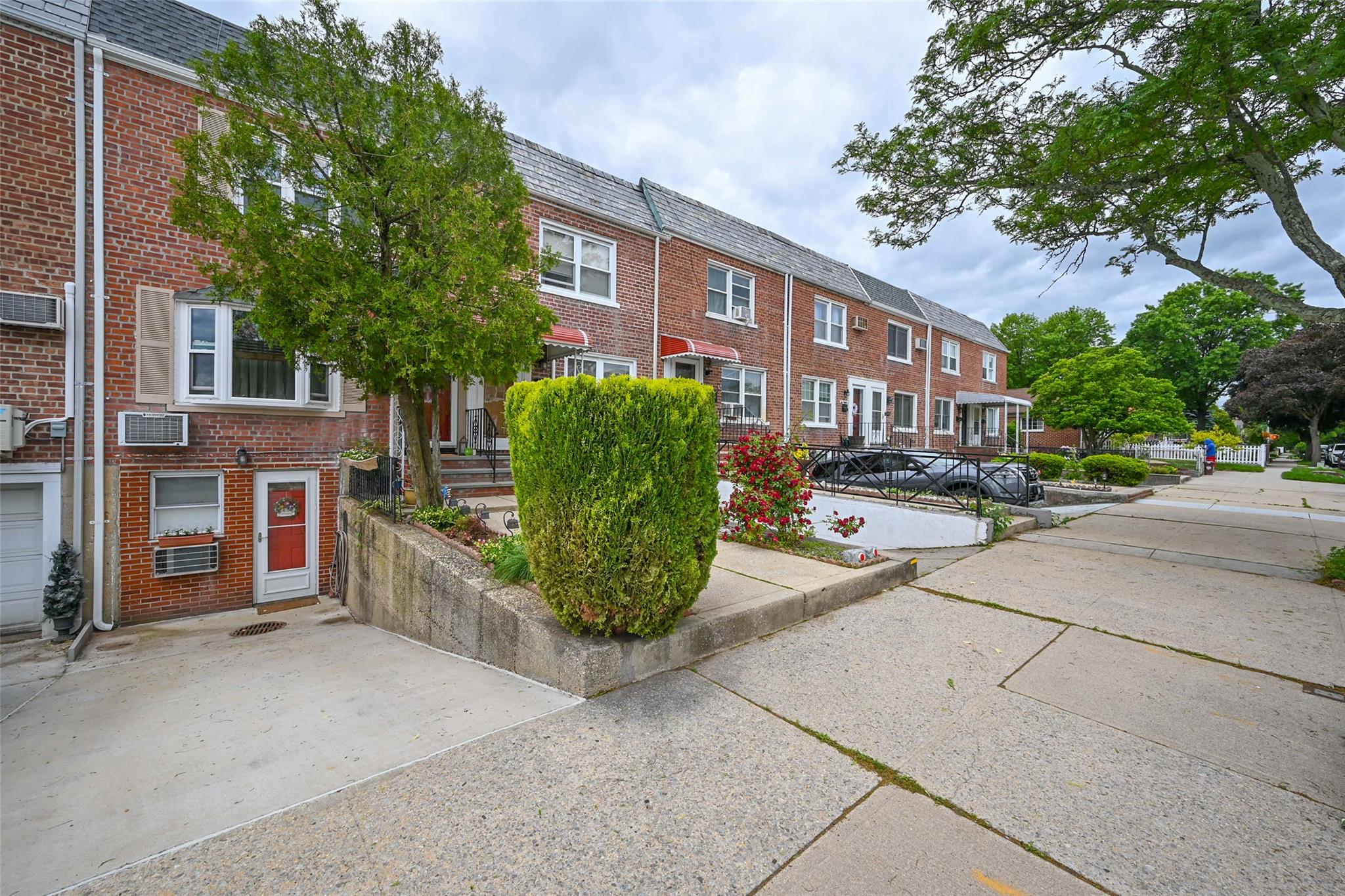 86-28 256 Street, Floral Park, New York image 2