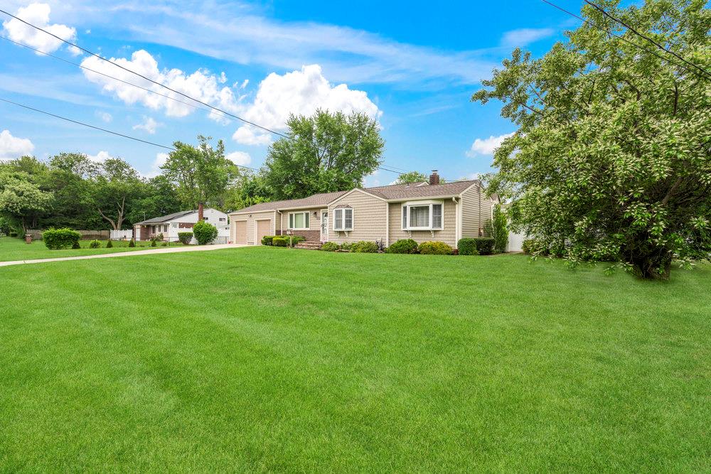 1544 Baldwin Boulevard, Bay Shore, New York image 2